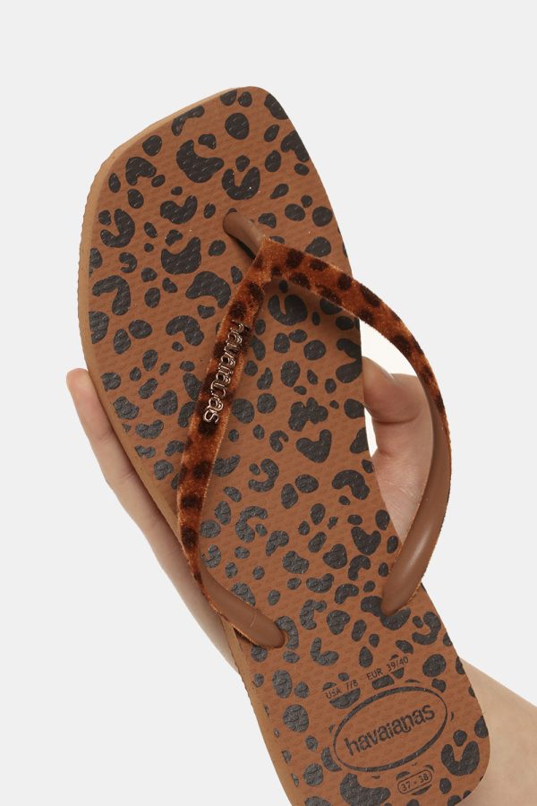 Infradito Havaianas marrone leopardato - COMPOSIZIONE E VESTIBILITÀ:Altre materieScarpa in gomma. Il numero di scarpa indica