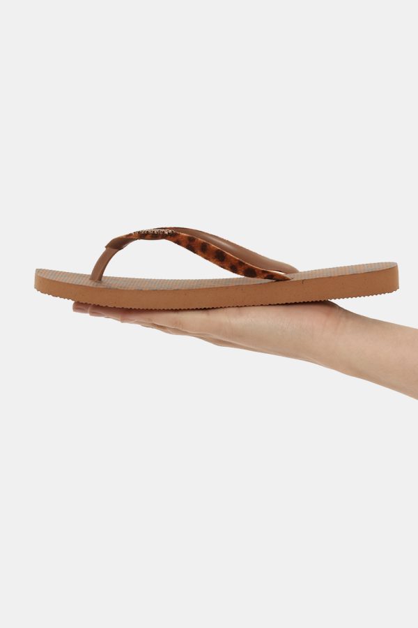 Infradito Havaianas marrone leopardato - COMPOSIZIONE E VESTIBILITÀ:Altre materieScarpa in gomma. Il numero di scarpa indica