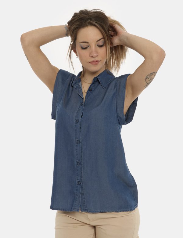 Camicia Fifty Four blu denim - COMPOSIZIONE E VESTIBILITÀ:100% lyocellLa modella è alta 170 cm e indossa la taglia S. La ves