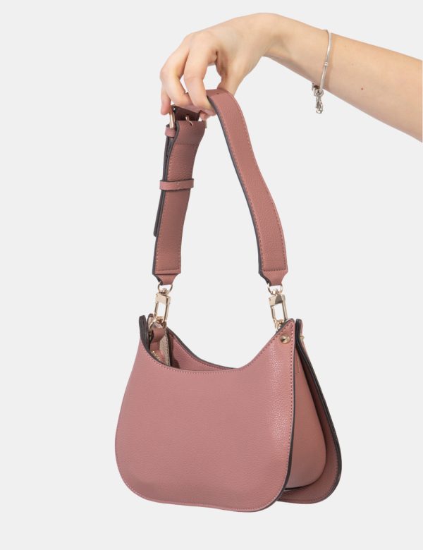 Borsa Guess Rosa - Borsa a mano modello pochette in total rosa con logo brand in metallo. Presente unico scompartimento con