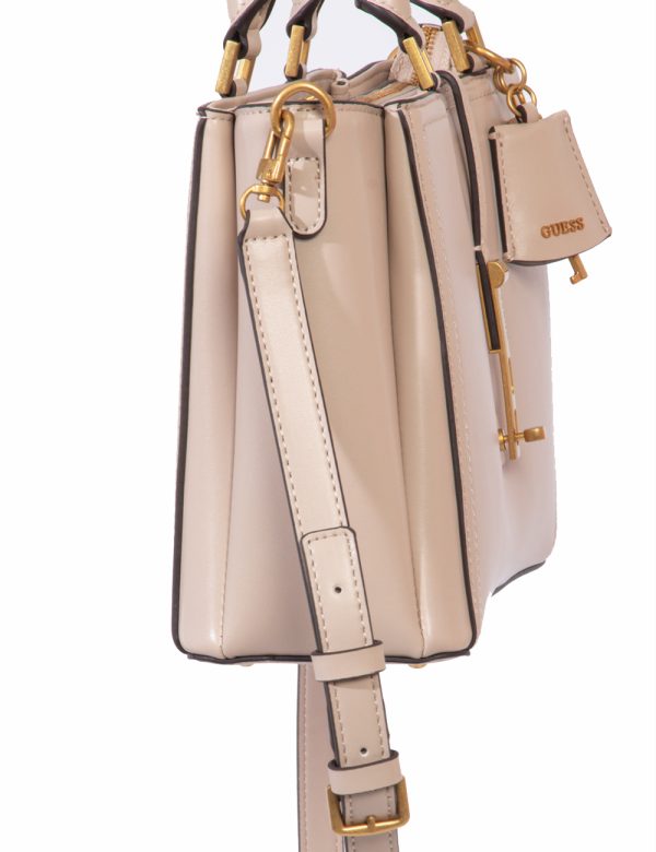 Borsa Guess Rosa - Borsa a tracolla semirigida di medie dimensioni in simil pelle ed in total rosa chiaro con punte di beige