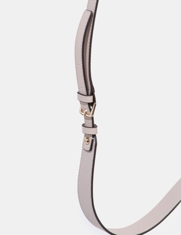 Borsa Guess Rosa - Borsa a tracolla semirigida di piccole dimensioni in total rosa chiaro con punte di beige. La bag si comp