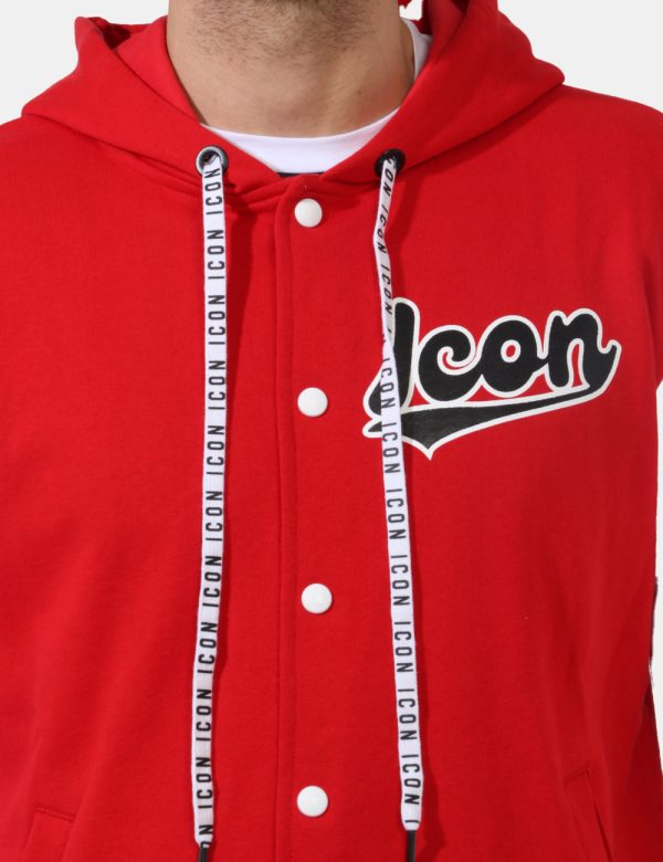 Felpa Icon Rosso - Felpa classica con cappuccio su base rosso scarlatto e con maniche bianche. Presenti diverse stampa logo