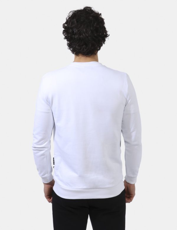 Felpa Icon Bianco - Felpa classica su base bianca con big stampa logo brand in nero lucido. La vestibilità è morbida e regol