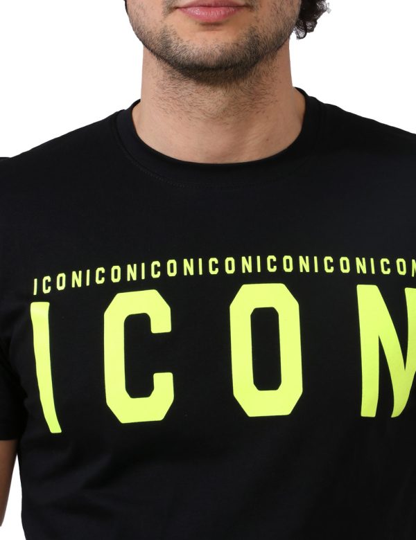 T-shirt Icon Nero - T-shirt classica su base nero con big stampa logo brand in giallo fluo. La vestibilità è morbida e regol