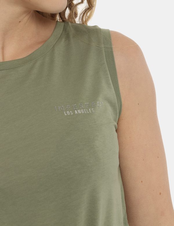 Vestito Imperfect verde - COMPOSIZIONE E VESTIBILITÀ:100% cotoneLa modella è alta 170 cm e indossa la taglia S. La vestibili