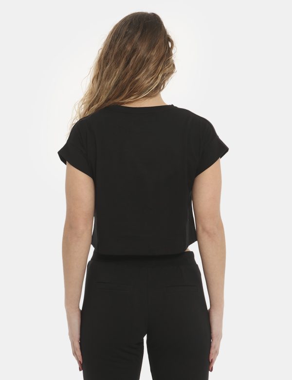 T-shirt Imperfect nera - COMPOSIZIONE E VESTIBILITÀ:100% cotoneLa modella è alta 170 cm e indossa la taglia S. La vestibilit