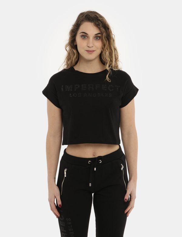 T-shirt Imperfect nera - COMPOSIZIONE E VESTIBILITÀ:100% cotoneLa modella è alta 170 cm e indossa la taglia S. La vestibilit