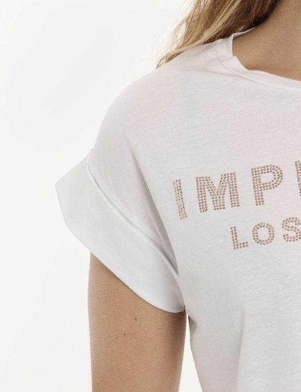T-shirt Imperfect bianca - COMPOSIZIONE E VESTIBILITÀ:100% cotoneLa modella è alta 170 cm e indossa la taglia S. La vestibil