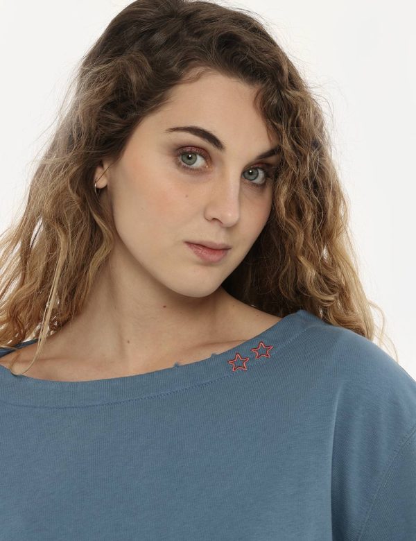Felpa Imperfect azzurro - COMPOSIZIONE E VESTIBILITÀ:80% cotone 20% poliestereLa modella è alta 170 cm e indossa la taglia S