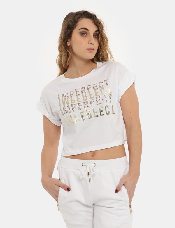 T-shirt Imperfect bianca con glitter - COMPOSIZIONE E VESTIBILITÀ:100% cotoneLa modella è alta 170 cm e indossa la taglia S.