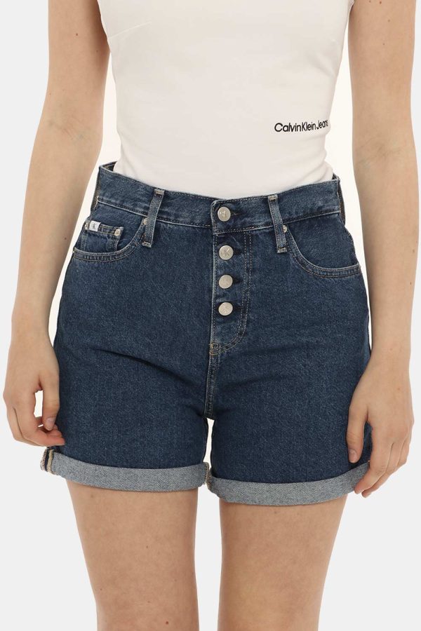 Short Calvin Klein blu denim - COMPOSIZIONE E VESTIBILITÀ:100% cotoneLa modella è alta 170 cm e indossa la taglia 27 us. La