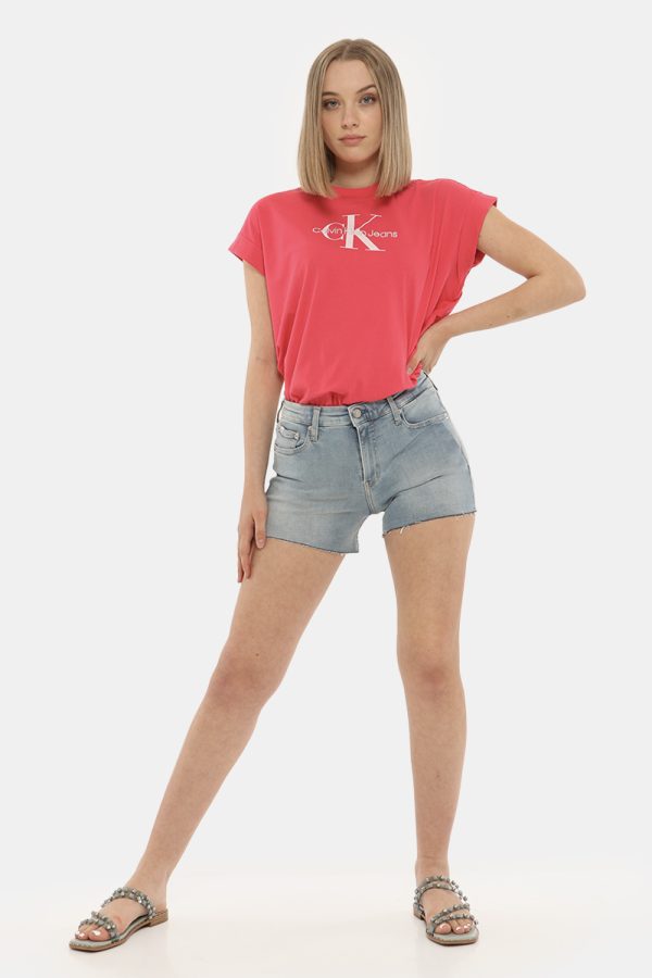 Short Calvin Klein blu denim - COMPOSIZIONE E VESTIBILITÀ:98% cotone 2% elastaneLa modella è alta 170 cm e indossa la taglia