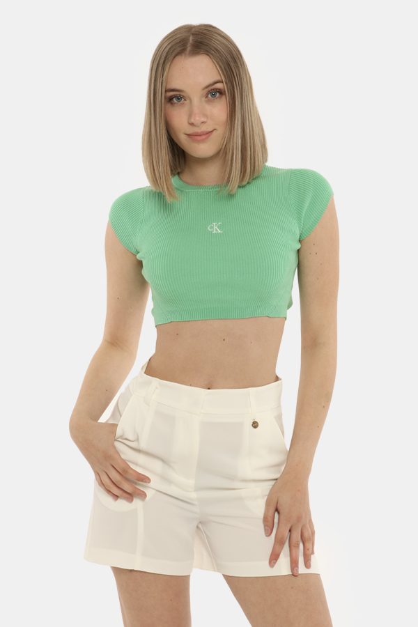 Top Calvin Klein verde - COMPOSIZIONE E VESTIBILITÀ:72% lyocell 28% poliamideLa modella è alta 170 cm e indossa la taglia S.