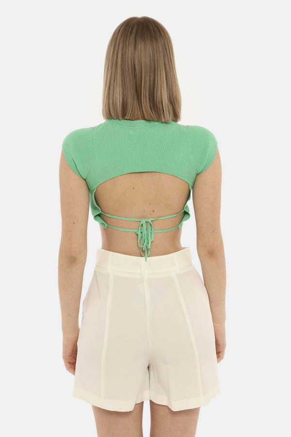 Top Calvin Klein verde - COMPOSIZIONE E VESTIBILITÀ:72% lyocell 28% poliamideLa modella è alta 170 cm e indossa la taglia S.
