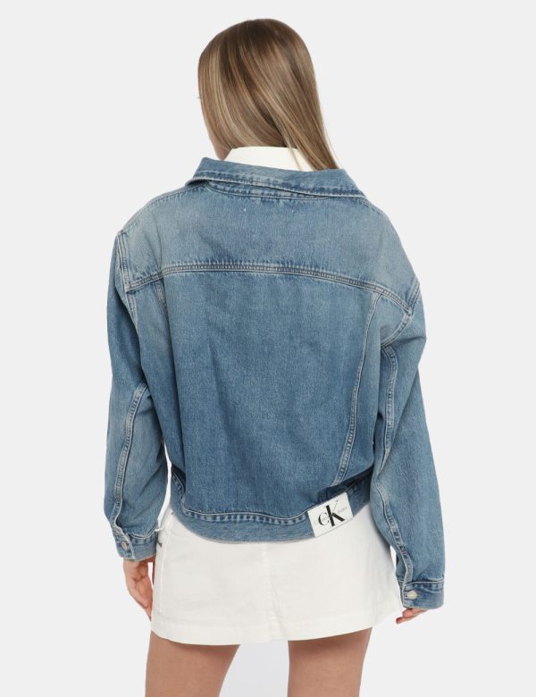 Giacca Calvin Klein Jeans - Giacca di jeans in total denim light. Presente doppio taschino a toppa con bottone ad asola in m