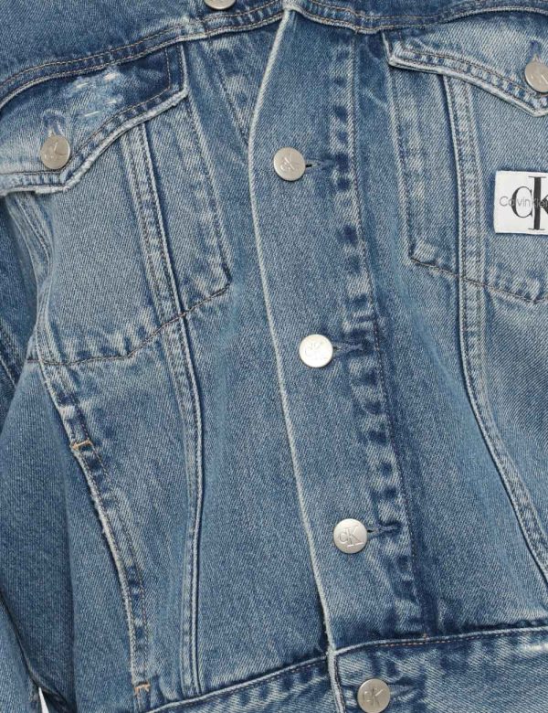 Giacca Calvin Klein Jeans - Giacca di jeans in total denim light. Presente doppio taschino a toppa con bottone ad asola in m