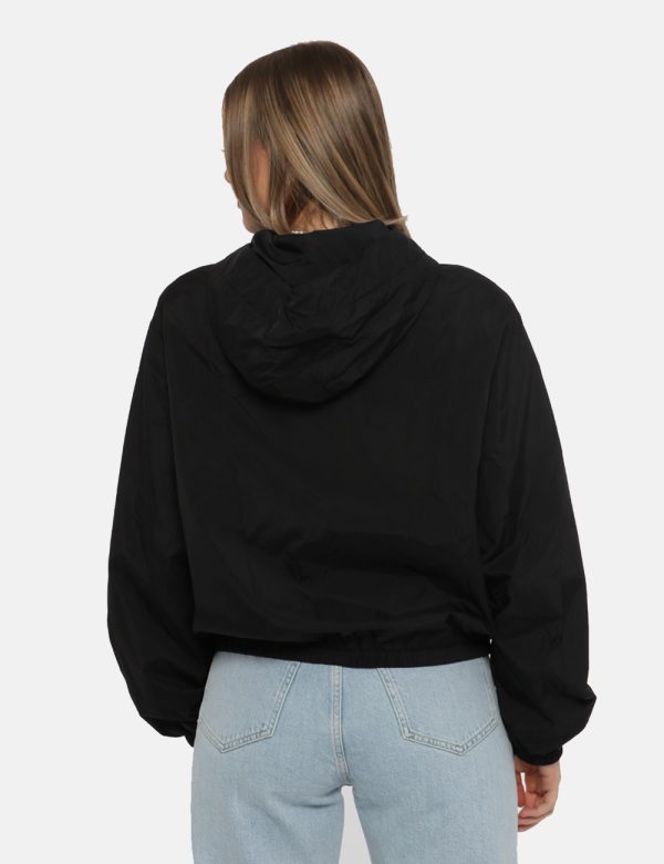 Giacca Calvin Klein Nero - Giacca simil kway leggero in total nero. Presenti tasche a taglio trasversale con chiusura a bott