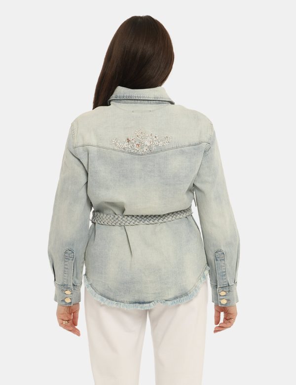Giacca Yes Zee denim - COMPOSIZIONE E VESTIBILITÀ:98% cotone 2% elastane La modella è alta 161 cm e indossa la taglia S. La