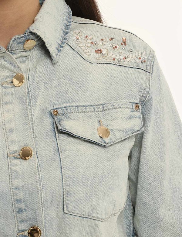 Giacca Yes Zee denim - COMPOSIZIONE E VESTIBILITÀ:98% cotone 2% elastane La modella è alta 161 cm e indossa la taglia S. La