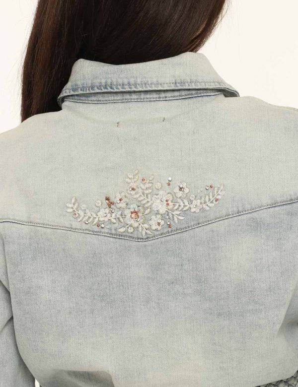 Giacca Yes Zee denim - COMPOSIZIONE E VESTIBILITÀ:98% cotone 2% elastane La modella è alta 161 cm e indossa la taglia S. La