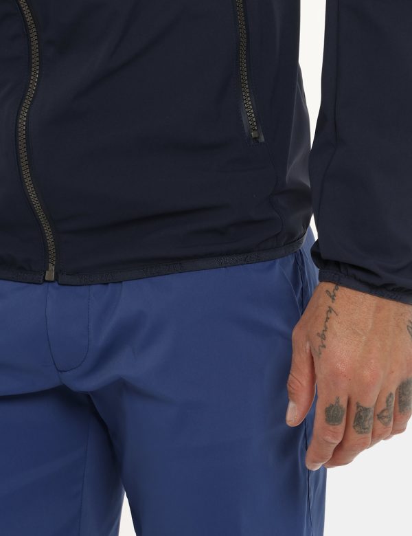 Giacca Yes Zee blu - COMPOSIZIONE E VESTIBILITÀ:100% poliestereIl modello è alto 178 cm e indossa la taglia L. La vestibilit