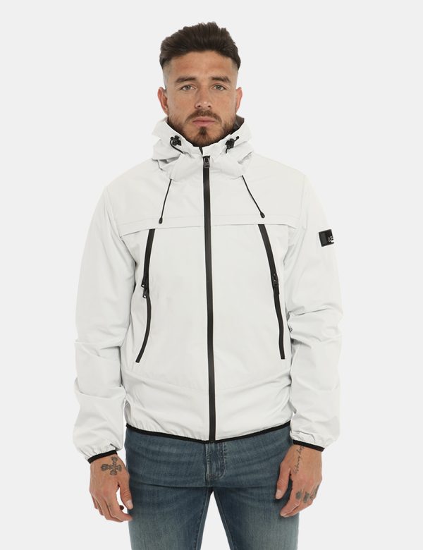 Giacca Yes Zee grigia - COMPOSIZIONE E VESTIBILITÀ:88% nylon 12% elastane Il modello è alto 178 cm e indossa la taglia L. L