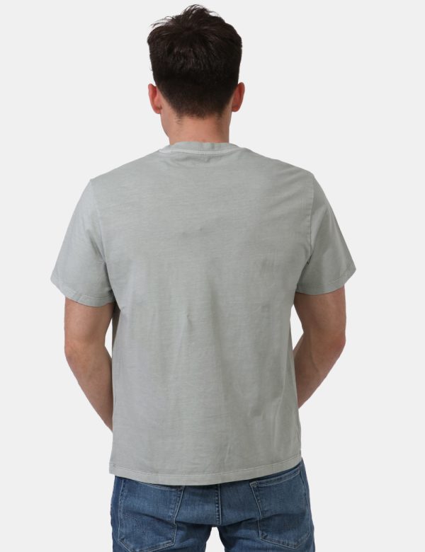 T-shirt Pepe Jeans Grigio - T-shirt classica su base grigio chiaro con piccola stampa logo brand in tono su tono ad altezza