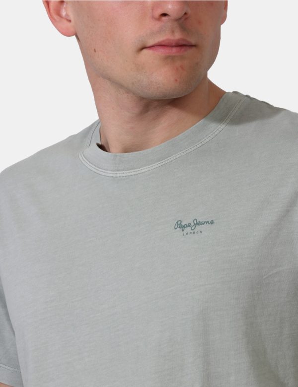 T-shirt Pepe Jeans Grigio - T-shirt classica su base grigio chiaro con piccola stampa logo brand in tono su tono ad altezza