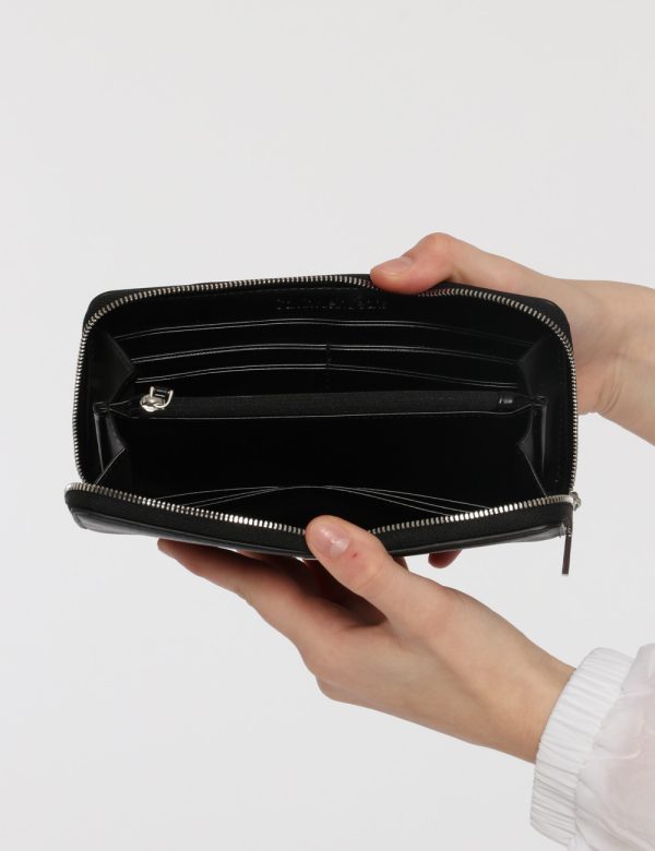 Portafogli Calvin Klein Nero - Portafoglio di medie dimensioni in simil cuoio ed in total nero. Presente unico scompartiment