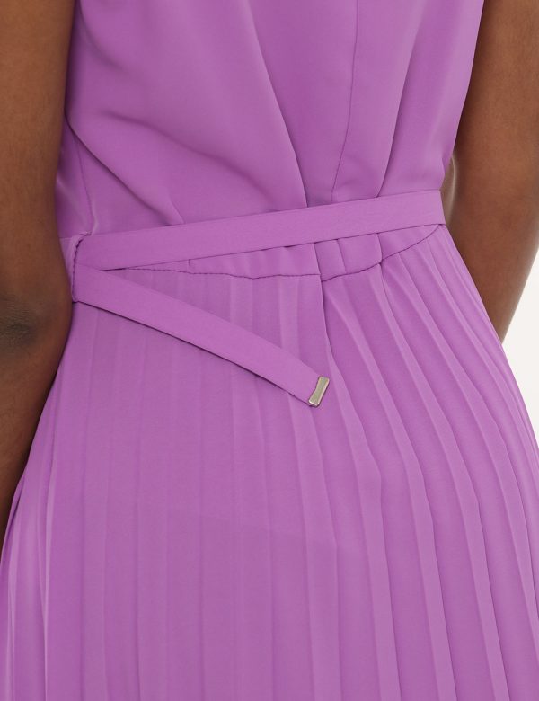 Vestito Vougue viola - COMPOSIZIONE E VESTIBILITÀ:96% poliestere 4% elastaneLa modella è alta 170 cm e indossa la taglia S.