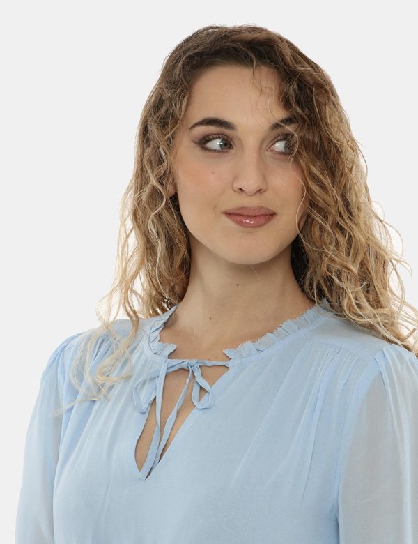 Vestito Pepe Jeans total azzurro - COMPOSIZIONE E VESTIBILITÀ:100% viscosaLa modella è alta 170 cm e indossa la taglia s. La