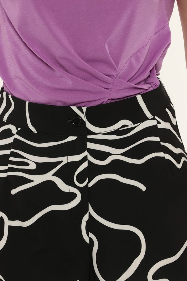 Pantalone Vougue bianco e nero - COMPOSIZIONE E VESTIBILITÀ:97% poliestere 3% elastaneLa modella è alta 170 cm e indossa la