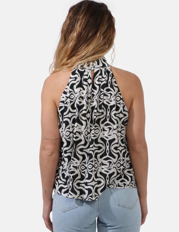 Top Desigual Bianco - Top smanicato morbido in fantasia bianco e nero. Il . Il capo ha l'allacciatura sul girocollo ed è ada