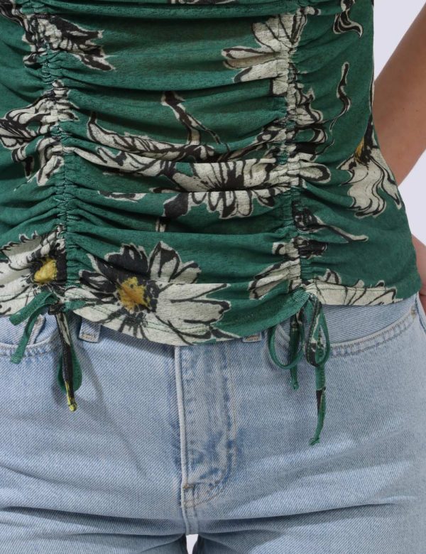 Top Desigual Verde - Top a giromanica con tessuto velato su base verde foresta e stampa allover fiori bianchi. Presente dopp