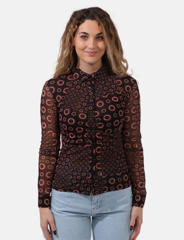 Camicia Desigual Nero - Camicia velata su base nera con stampa allover fiori in tonalità marrone/arancione. La vestibilità è