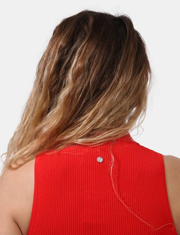 Abito Desigual Rosso - Vestito corto a giromanica e collo alto in total rosso scarlatto. Il capo si presenta a costina con g