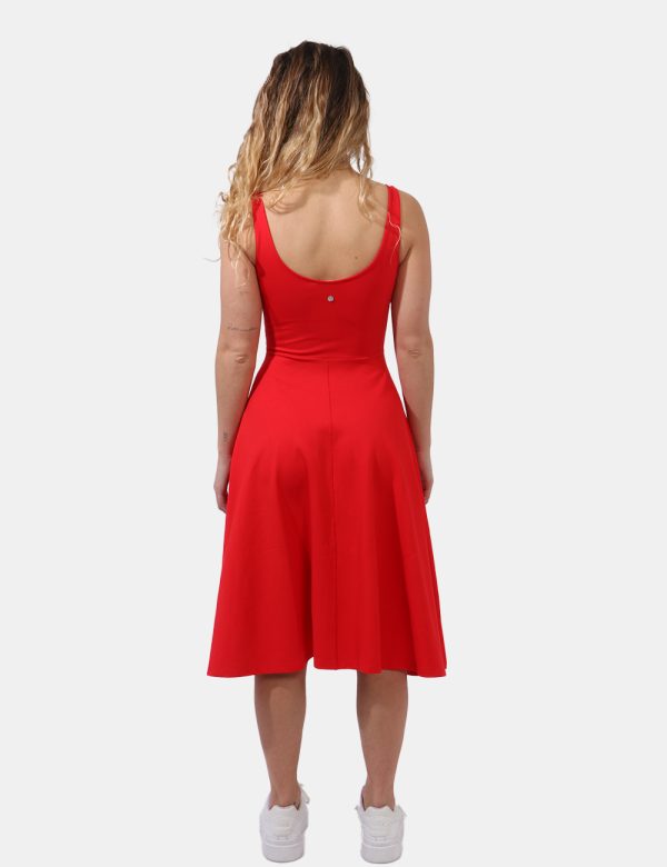 Abito Desigual Rosso - Vestito corto con spalline larghe e gonna leggermente svasata. Il capo si presenta in tessuto spesso