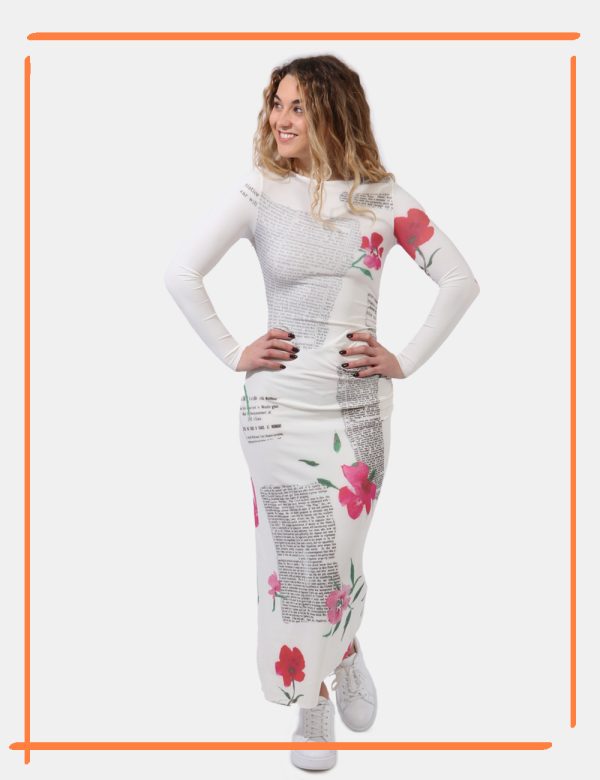 Abito Desigual Bianco - Vestito lungo a maniche lunghe in maglina. Il capo si sviluppa su base bianco panna con elegante st