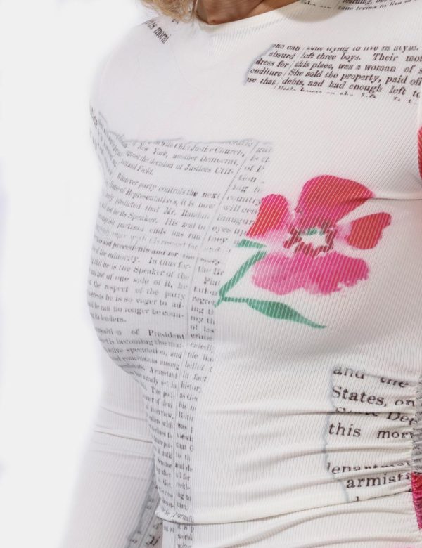 Abito Desigual Bianco - Vestito lungo a maniche lunghe in maglina. Il capo si sviluppa su base bianco panna con elegante st