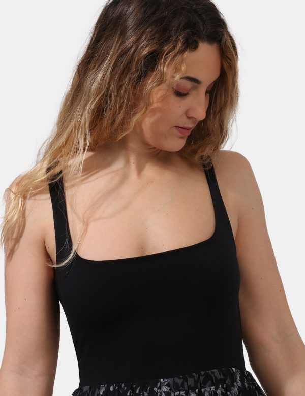 Abito Desigual Nero - Vestito lungo con spalline e su base nera. La gonna si presenta plissettata con tessuto velato su stam