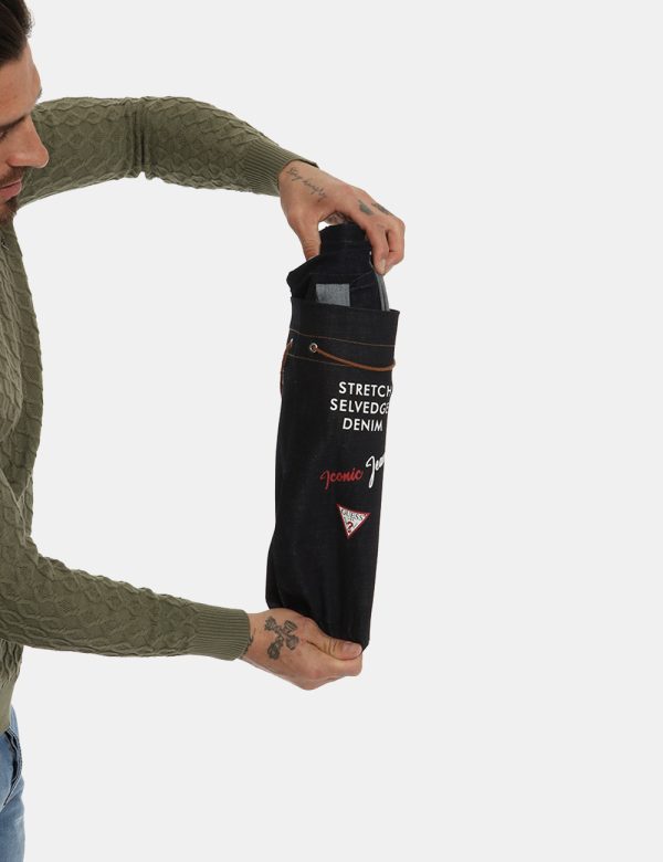 Jeans Guess jeans blu denim - COMPOSIZIONE E VESTIBILITÀ:99% cotone 1% elastane Il modello è alto 178 cm e indossa la taglia