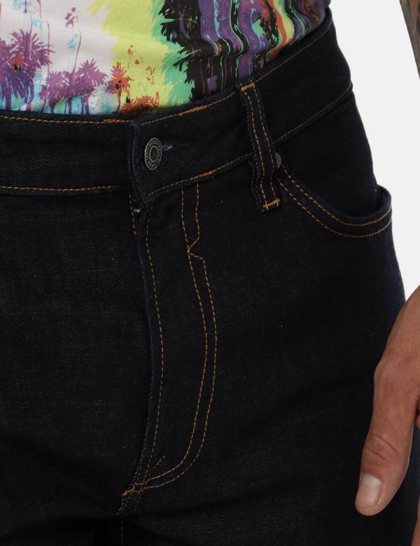 Jeans Guess jeans blu denim - COMPOSIZIONE E VESTIBILITÀ:99% cotone 1% elastane Il modello è alto 178 cm e indossa la taglia