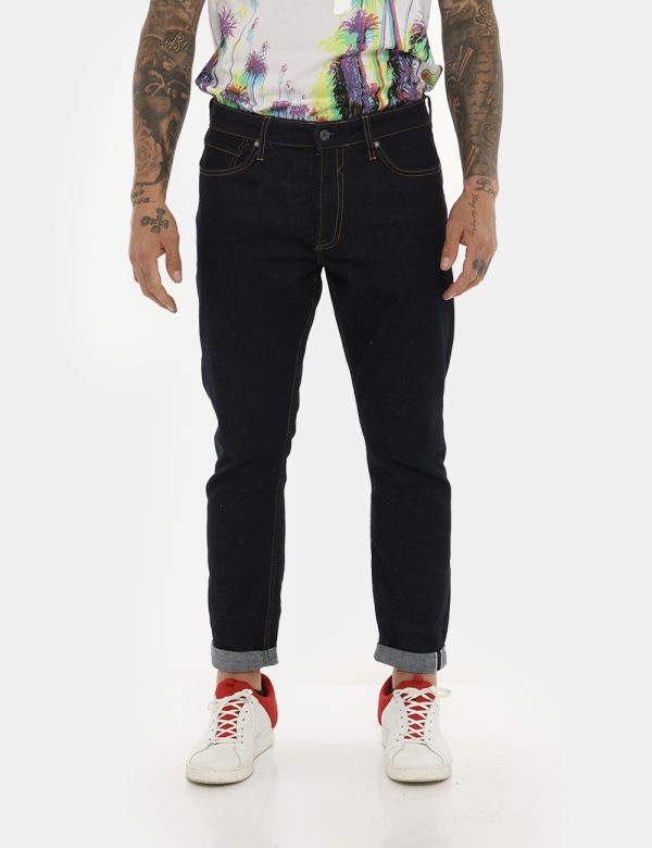 Jeans Guess jeans blu denim - COMPOSIZIONE E VESTIBILITÀ:99% cotone 1% elastane Il modello è alto 178 cm e indossa la taglia