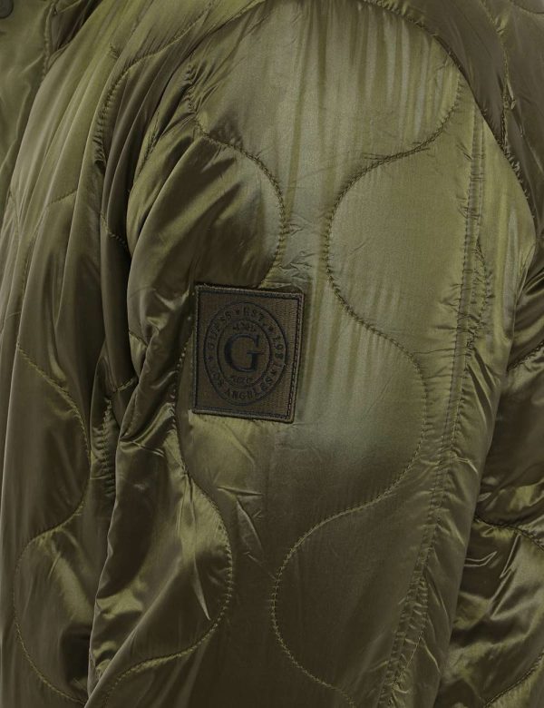 Giaccone Guess verde - COMPOSIZIONE E VESTIBILITÀ:100% poliammideIl modello è alto 178 cm e indossa la taglia L. La vestibil