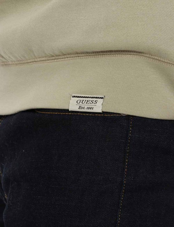 Felpa Guess beige - COMPOSIZIONE E VESTIBILITÀ:60% cotone 40% poliestereIl modello è alto 178 cm e indossa la taglia L. La v