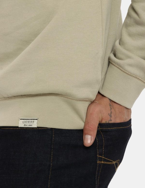 Felpa Guess beige - COMPOSIZIONE E VESTIBILITÀ:60% cotone 40% poliestereIl modello è alto 178 cm e indossa la taglia L. La v