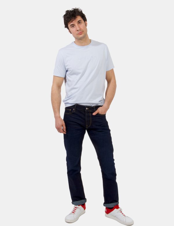 Jeans Guess Jeans - Jeans in total blu denim con tasche sagomate sul fronte e tasche a toppa sul retro. La vestibilità è mor