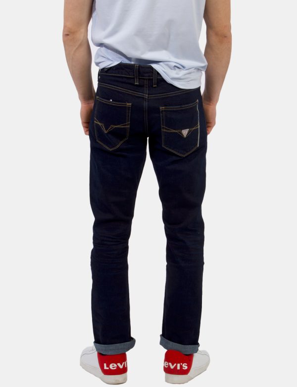Jeans Guess Jeans - Jeans in total blu denim con tasche sagomate sul fronte e tasche a toppa sul retro. La vestibilità è mor