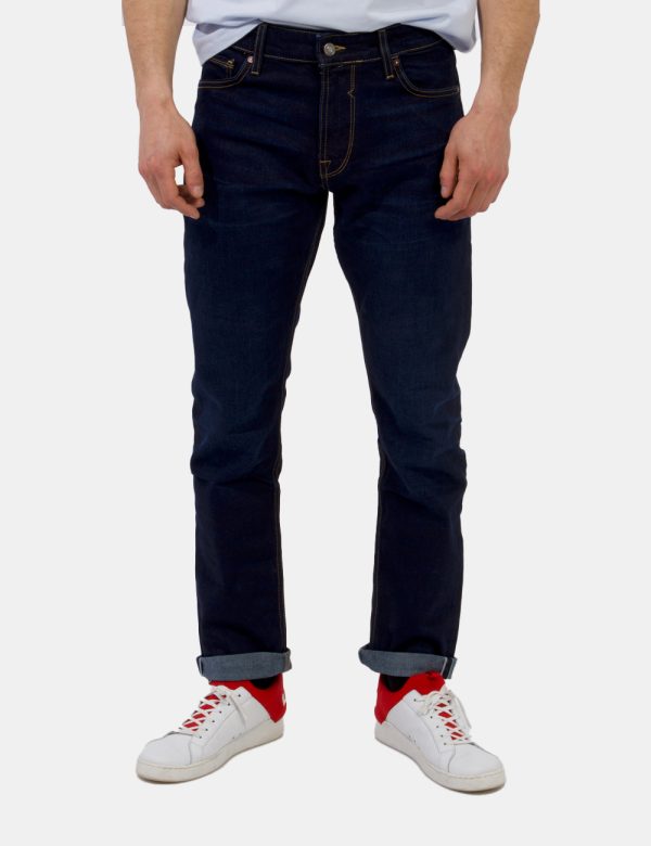 Jeans Guess Jeans - Jeans in total blu denim con tasche sagomate sul fronte e tasche a toppa sul retro. La vestibilità è mor
